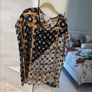 Designer Inspired Black and White Patterned Silk Blouse O/S